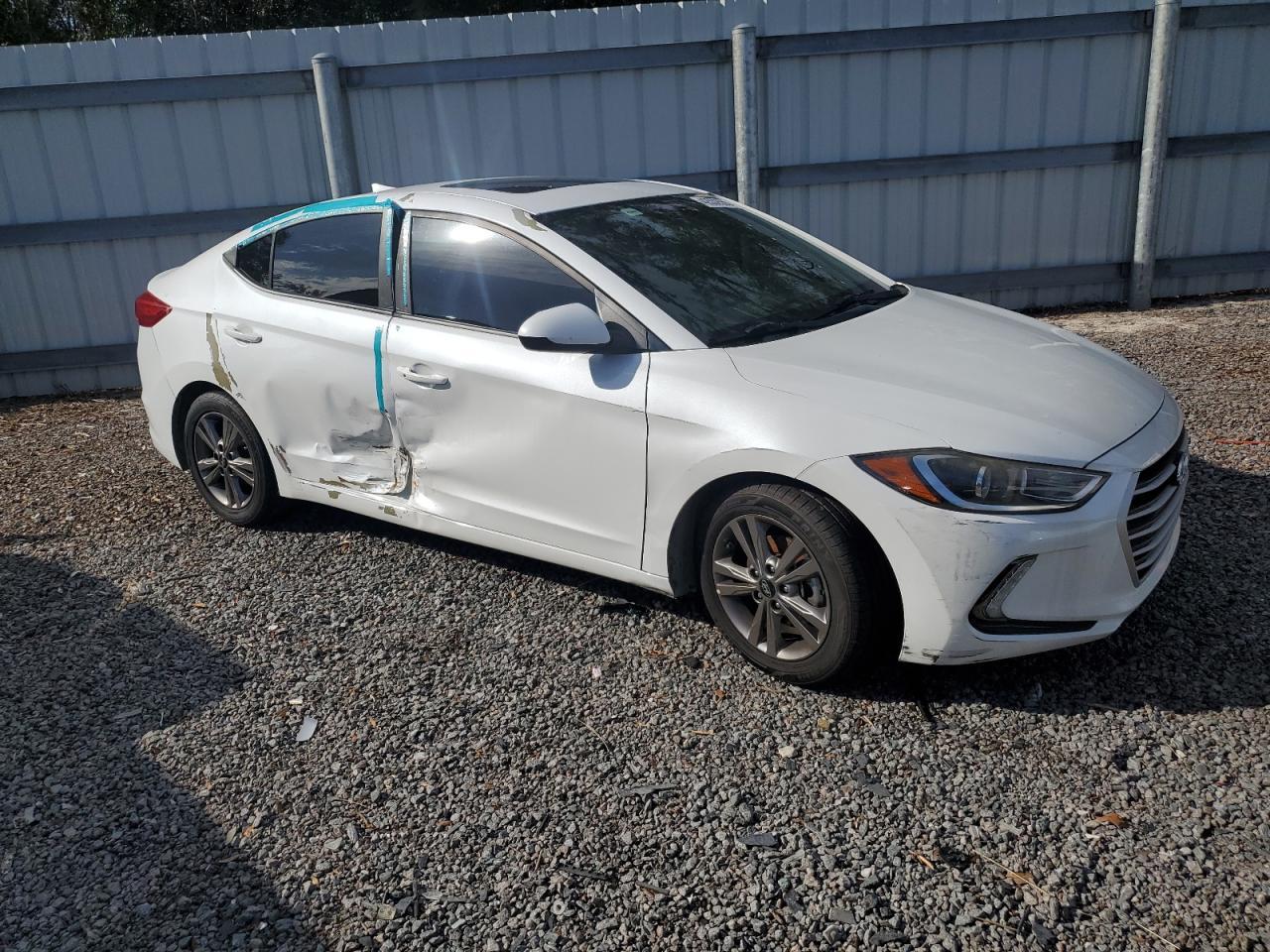 2018 HYUNDAI ELANTRA SE - Image 4