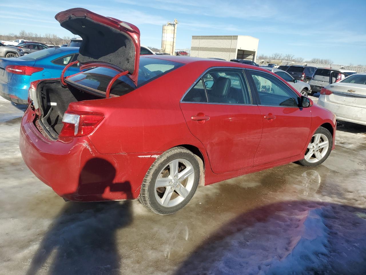 2014 TOYOTA CAMRY LE A - Фото 3