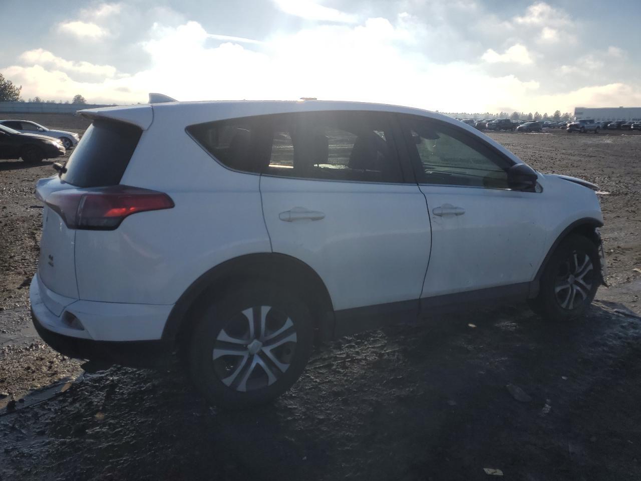 2018 TOYOTA RAV4 LE - Image 3