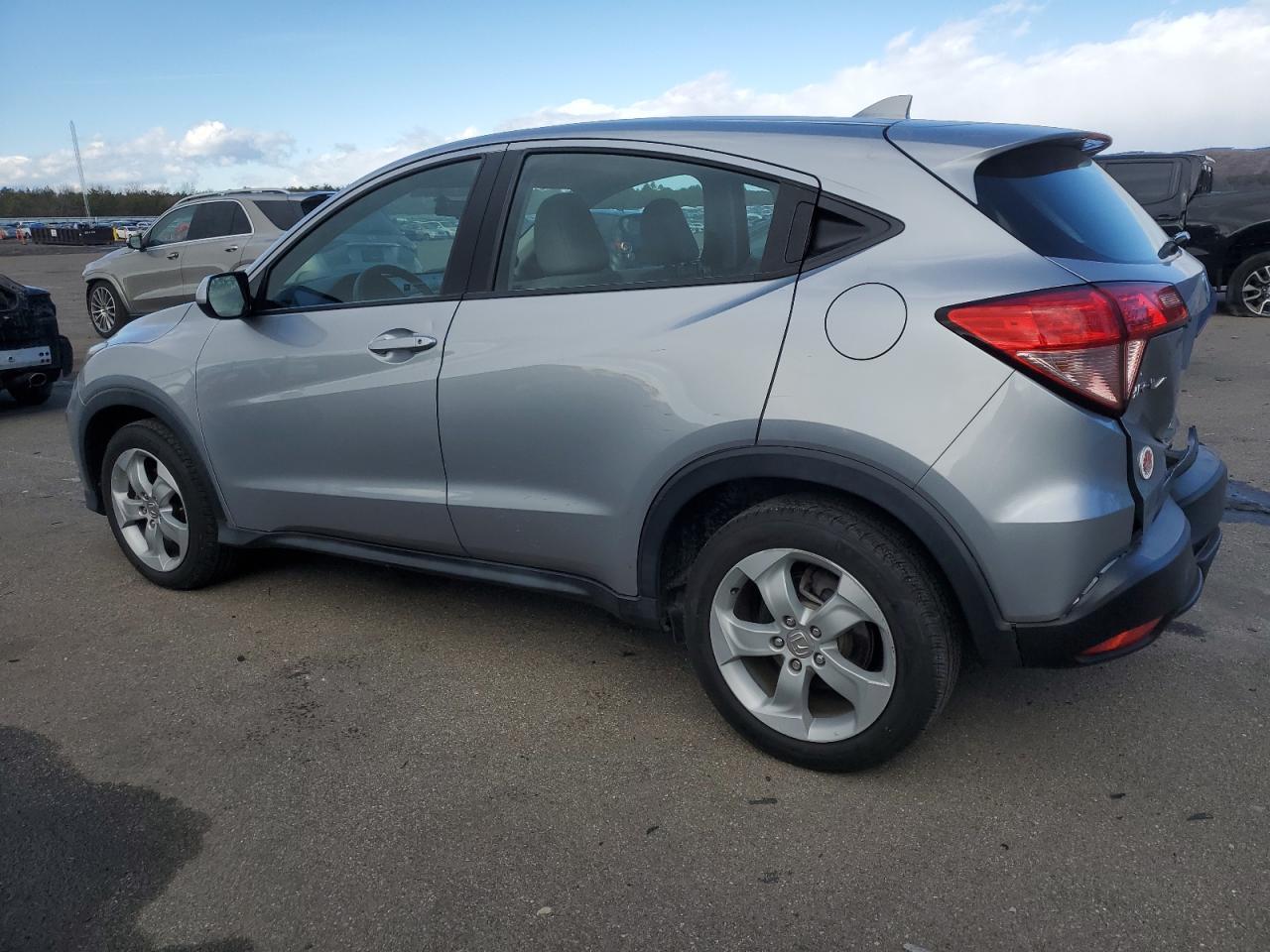 2018 HONDA HR-V LX - Image 2
