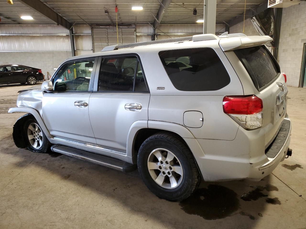 2011 TOYOTA 4RUNNER SR - Image 2