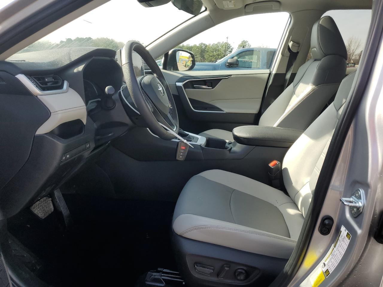 2024 TOYOTA RAV4 XLE P - Фото 7