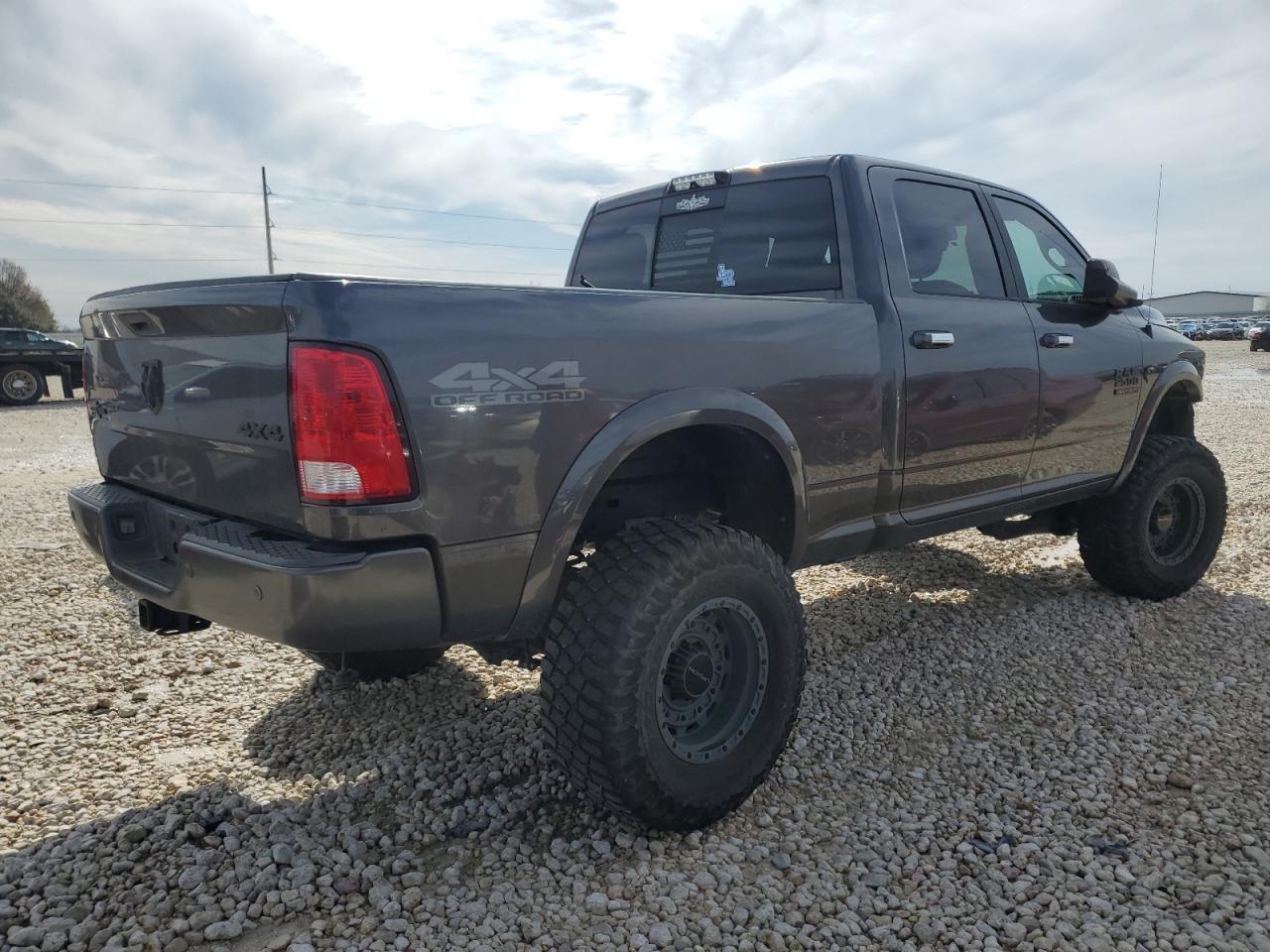 2017 RAM 2500 SLT - Image 3