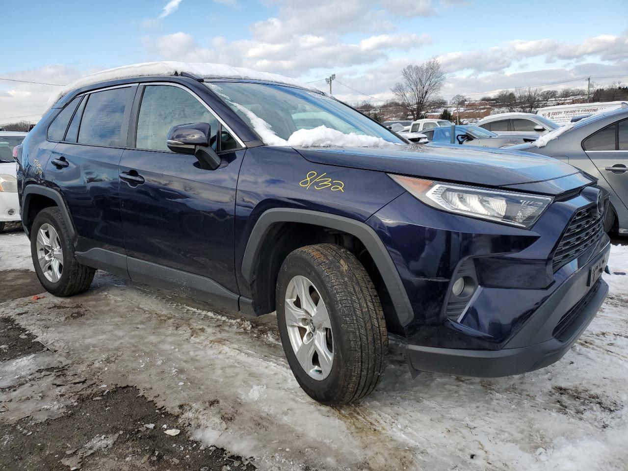 2020 TOYOTA RAV4 XLE - Фото 4