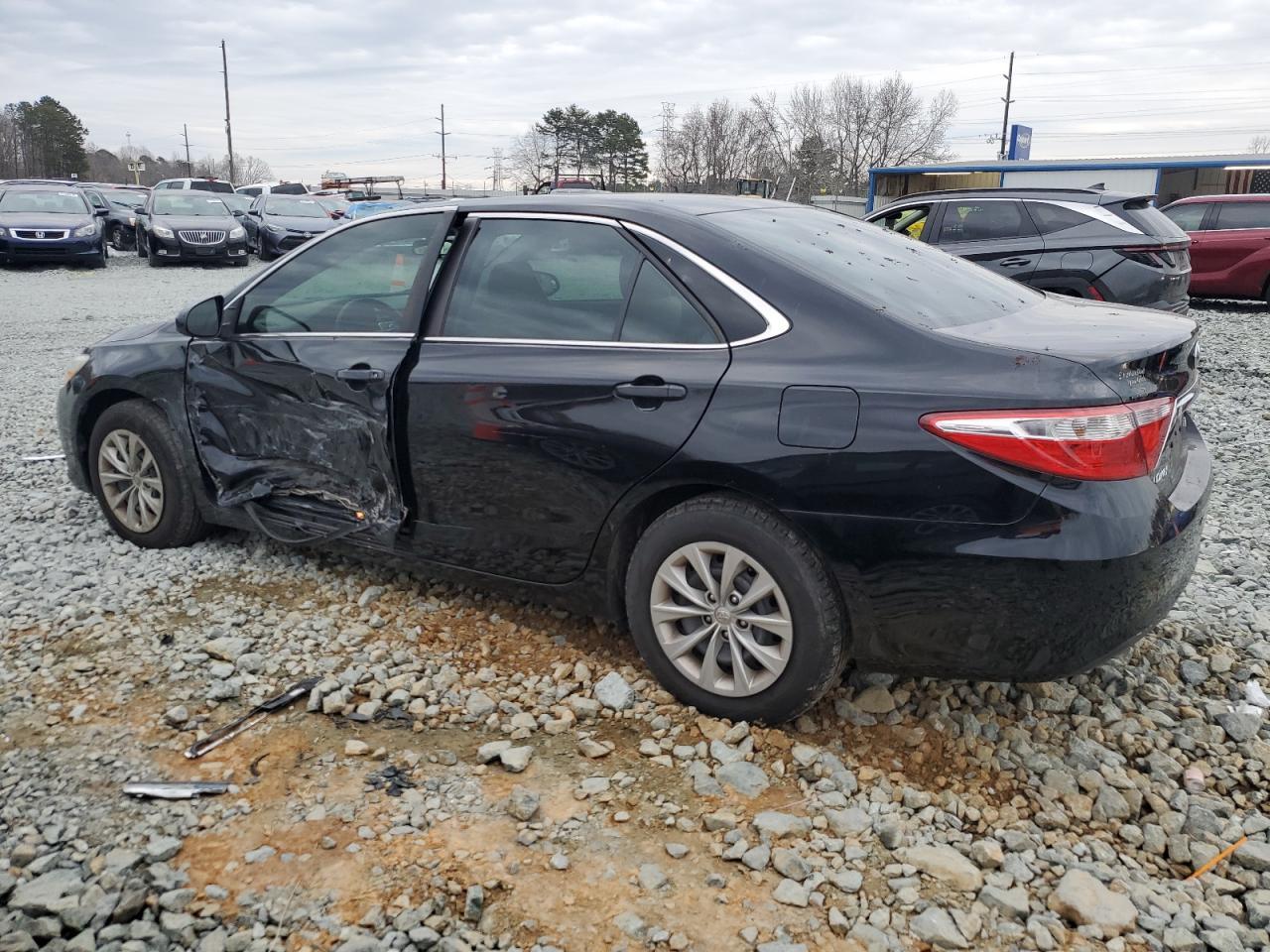 2017 TOYOTA CAMRY LE - Фото 2