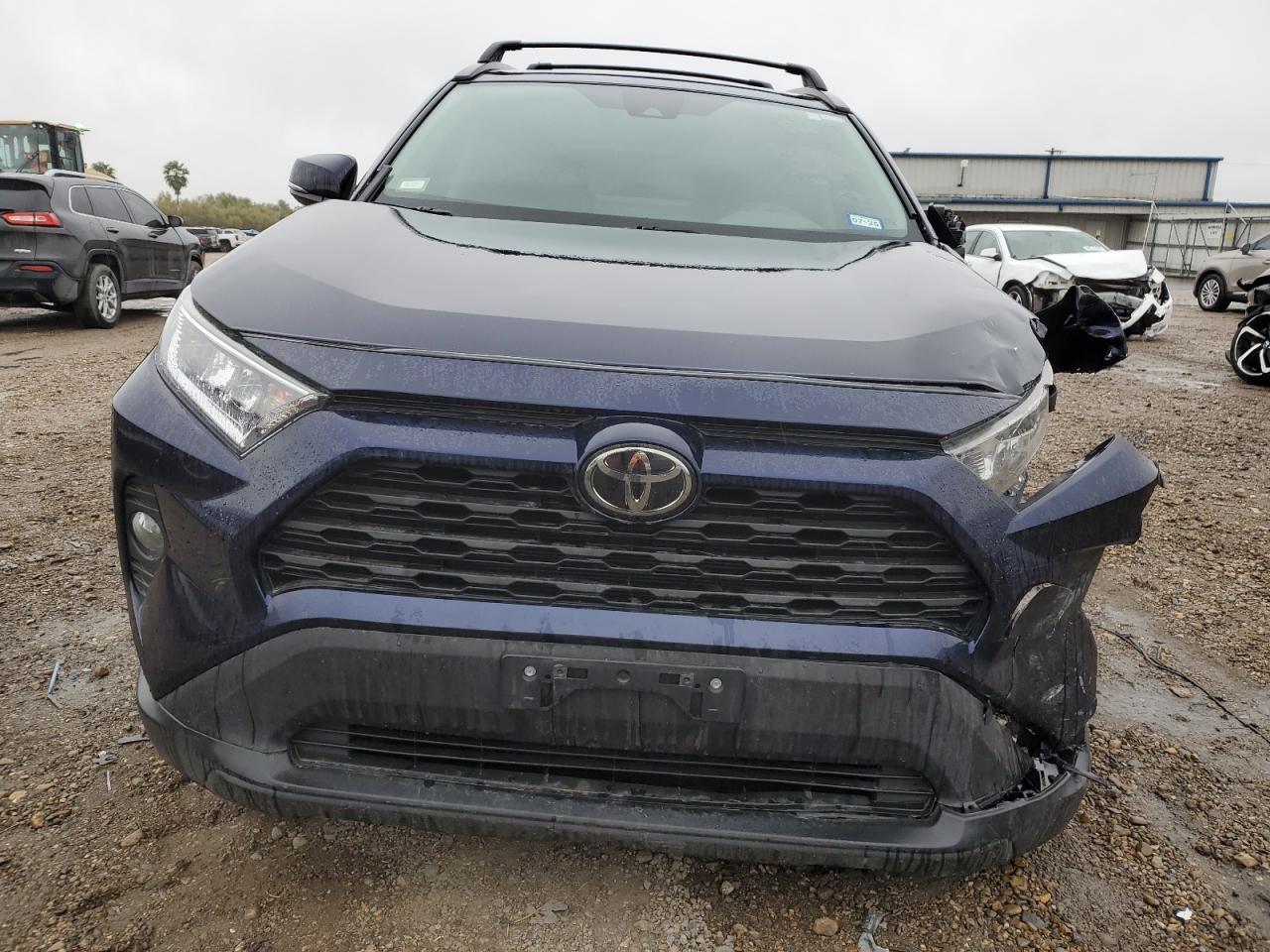 2020 TOYOTA RAV4 XLE - Image 5