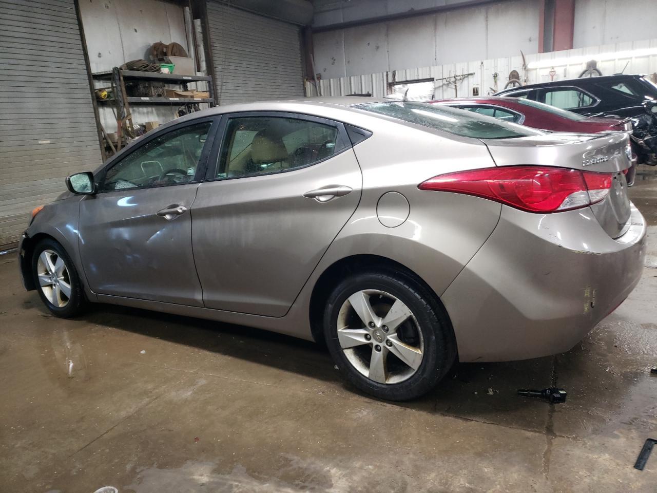 2013 HYUNDAI ELANTRA GL - Image 2