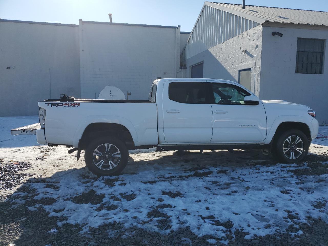 2017 TOYOTA TACOMA DOU - Фото 3
