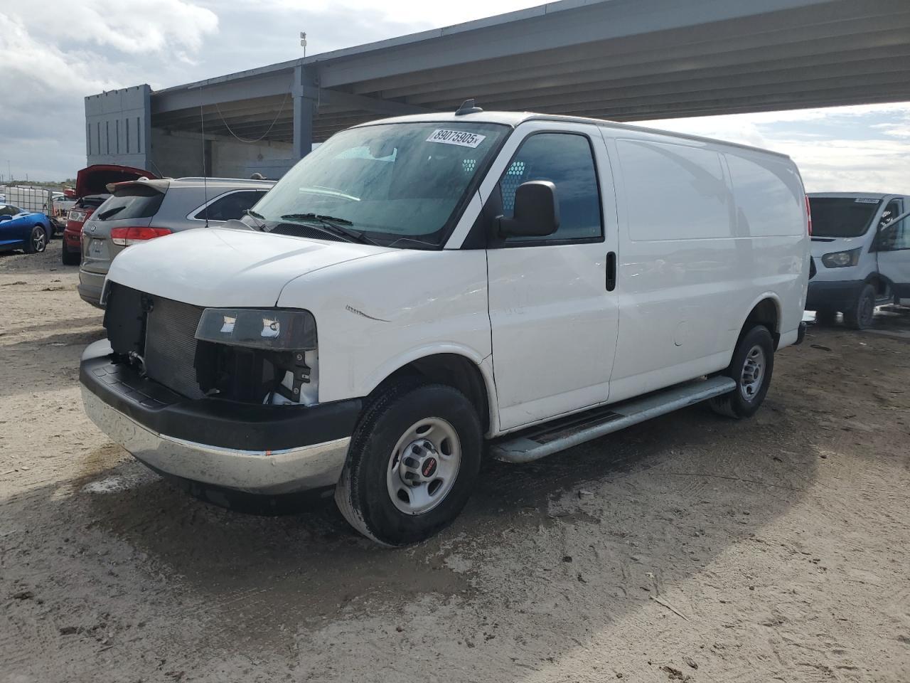 2022 GMC SAVANA G25 car image