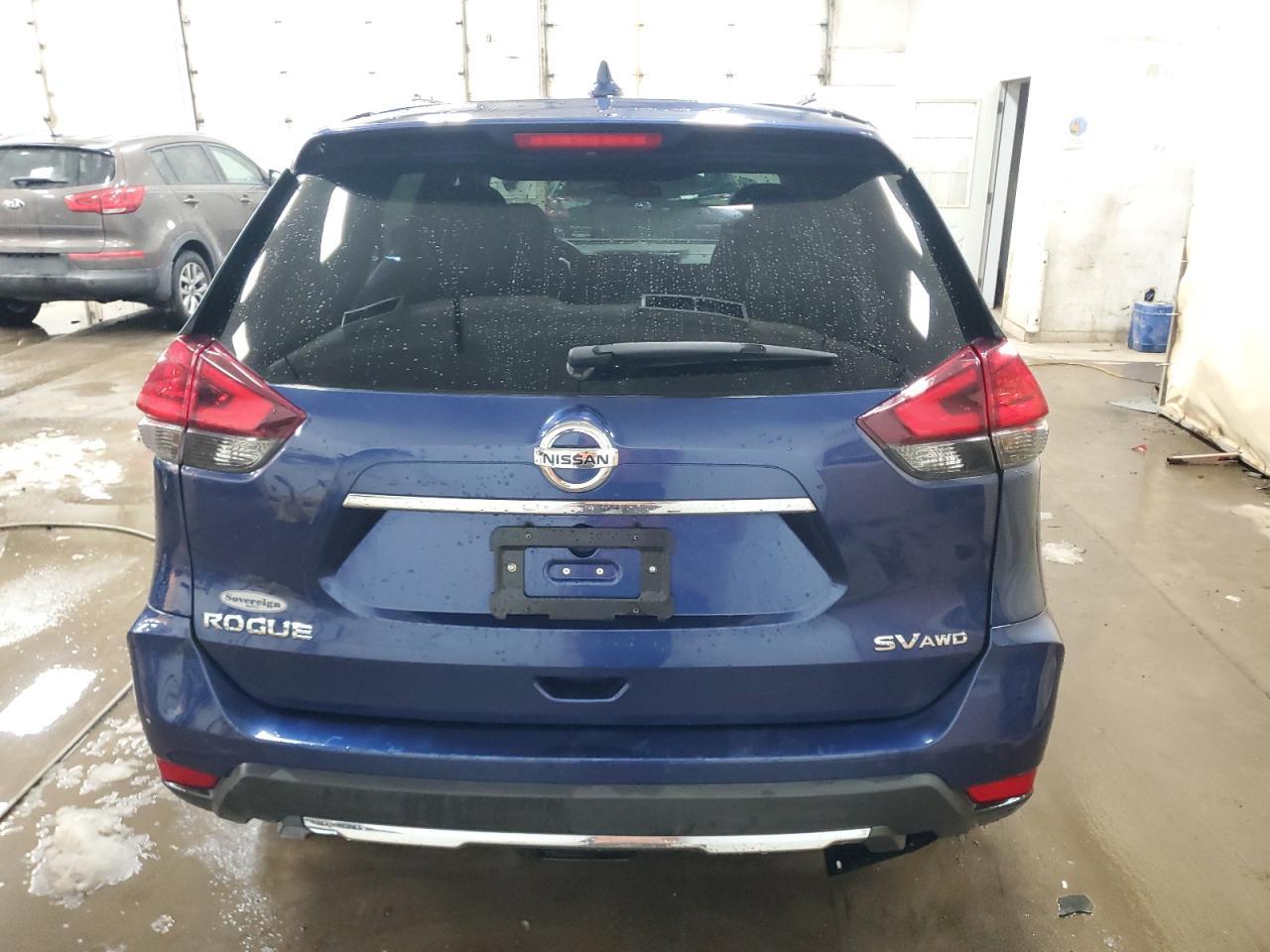 2017 NISSAN ROGUE SV - Фото 6