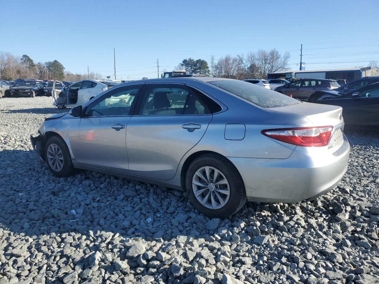 2017 TOYOTA CAMRY LE - Фото 2