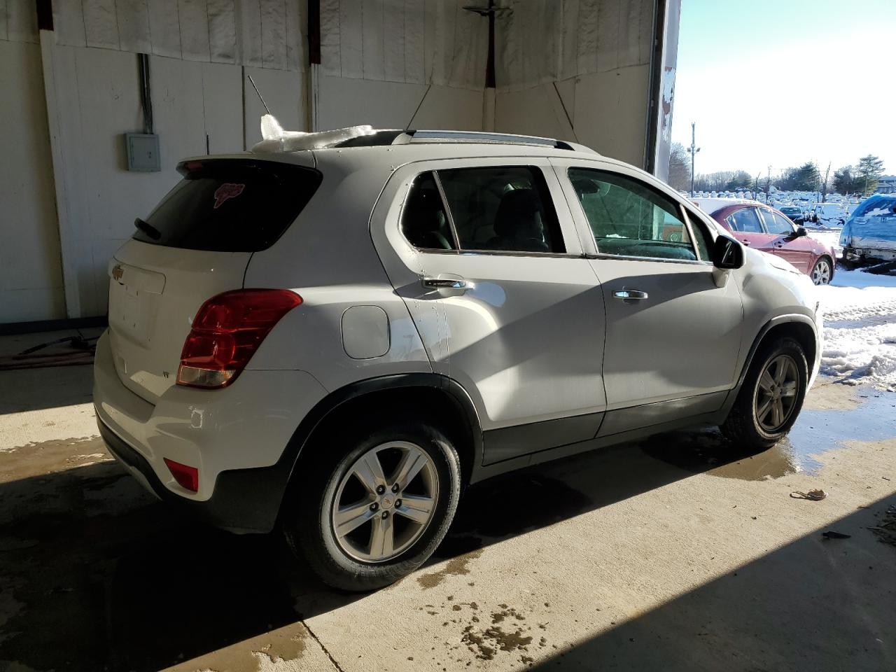 2019 CHEVROLET TRAX 1LT - Фото 3