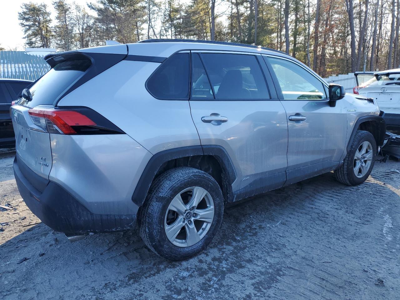 2021 TOYOTA RAV4 LE - Фото 3