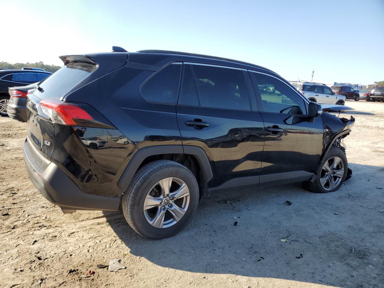 2022 TOYOTA RAV4 XLE - Фото 3