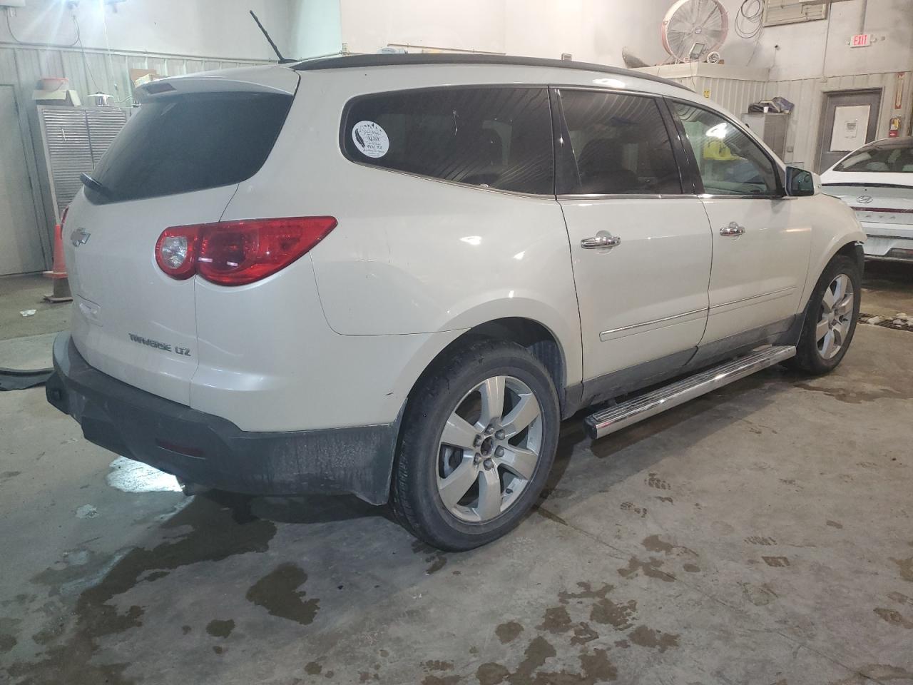 2012 CHEVROLET TRAVERSE L - Фото 3