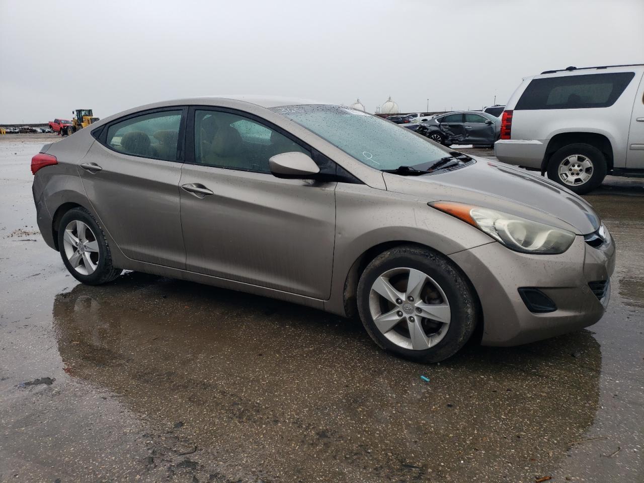 2013 HYUNDAI ELANTRA GL - Image 4