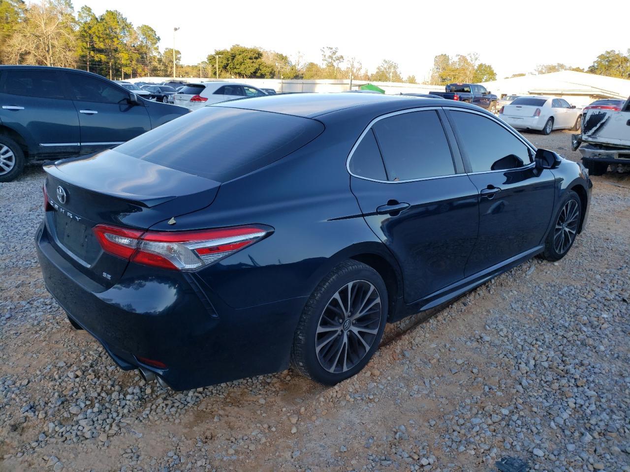 2018 TOYOTA CAMRY L - Фото 3
