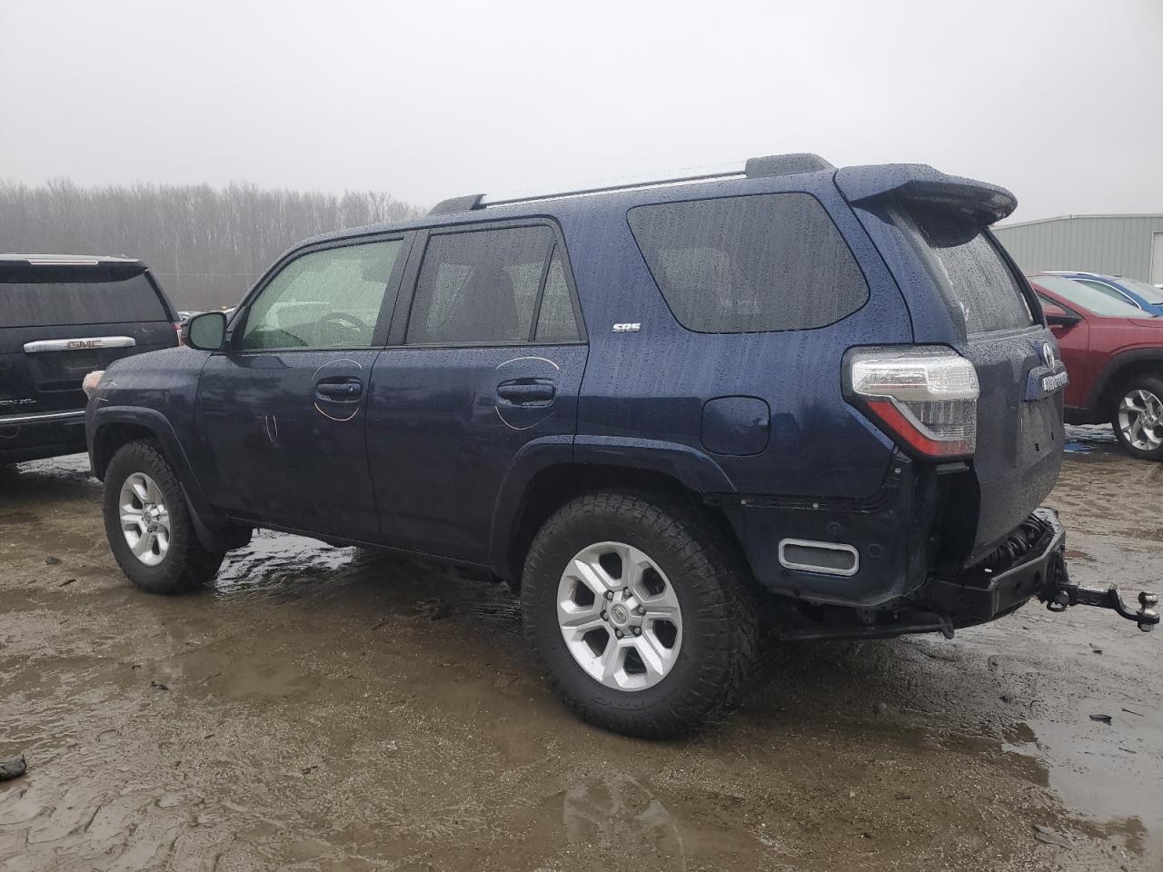 2022 TOYOTA 4RUNNER SR - Фото 2