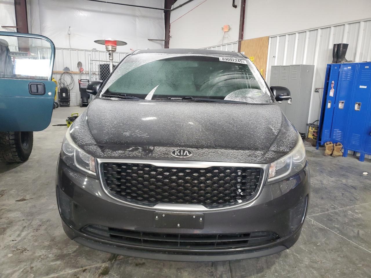 2016 KIA SEDONA LX - Image 5