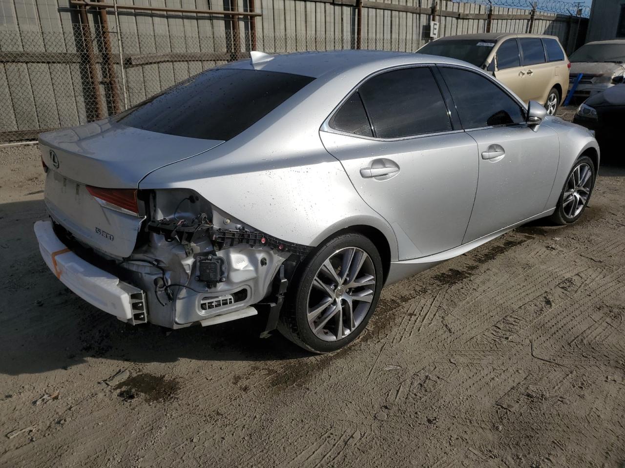 2018 LEXUS IS 300 - Фото 3