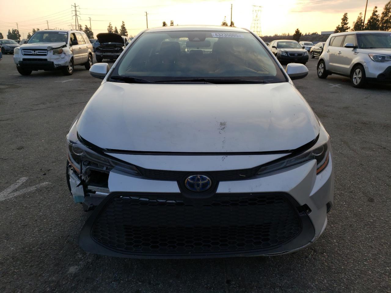 2022 TOYOTA COROLLA LE - Фото 5