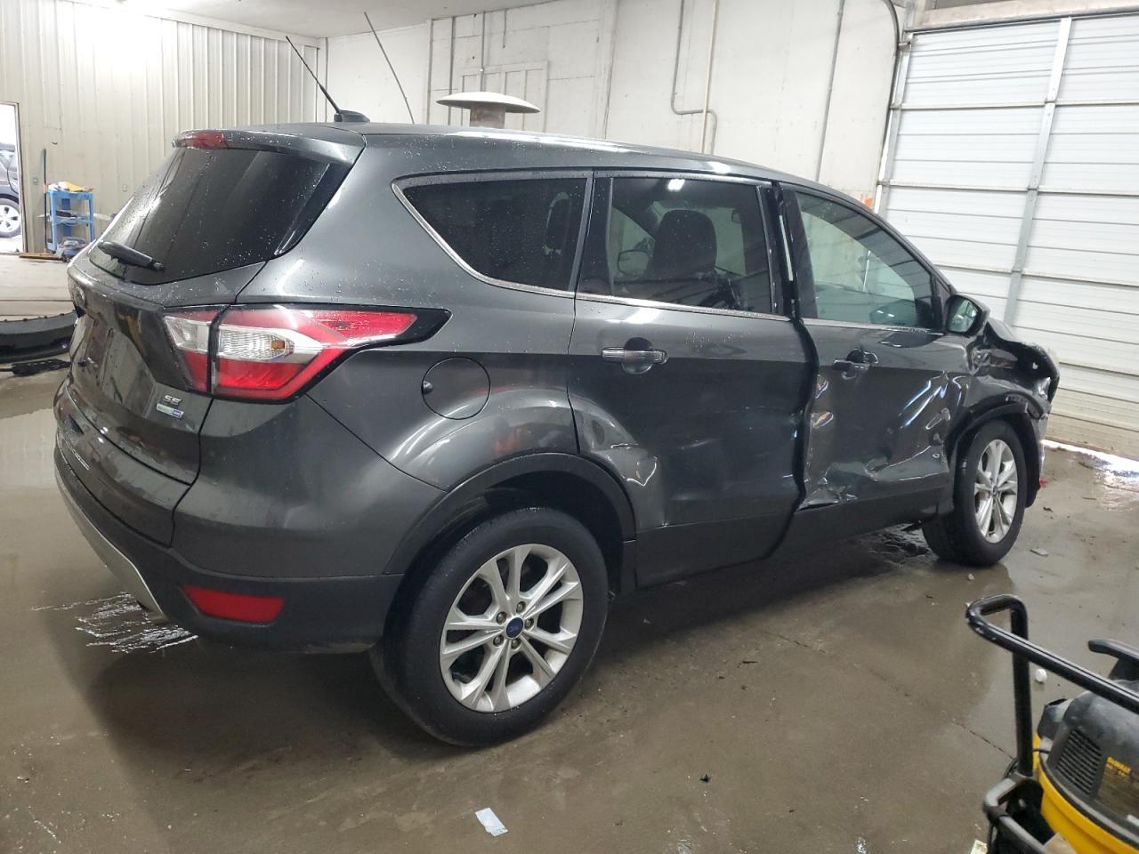 2017 FORD ESCAPE SE - Фото 3