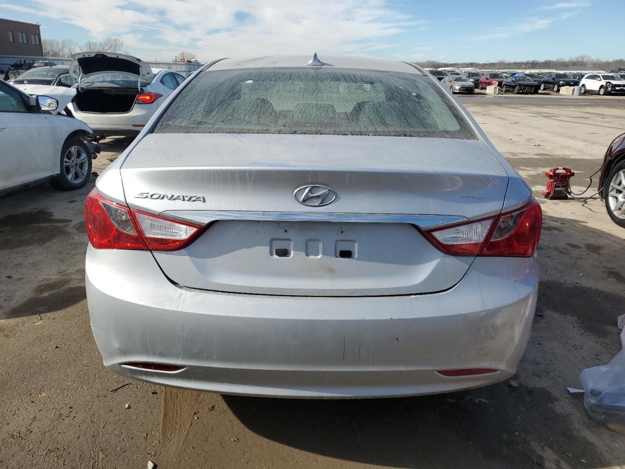2013 HYUNDAI SONATA GLS - Image 6