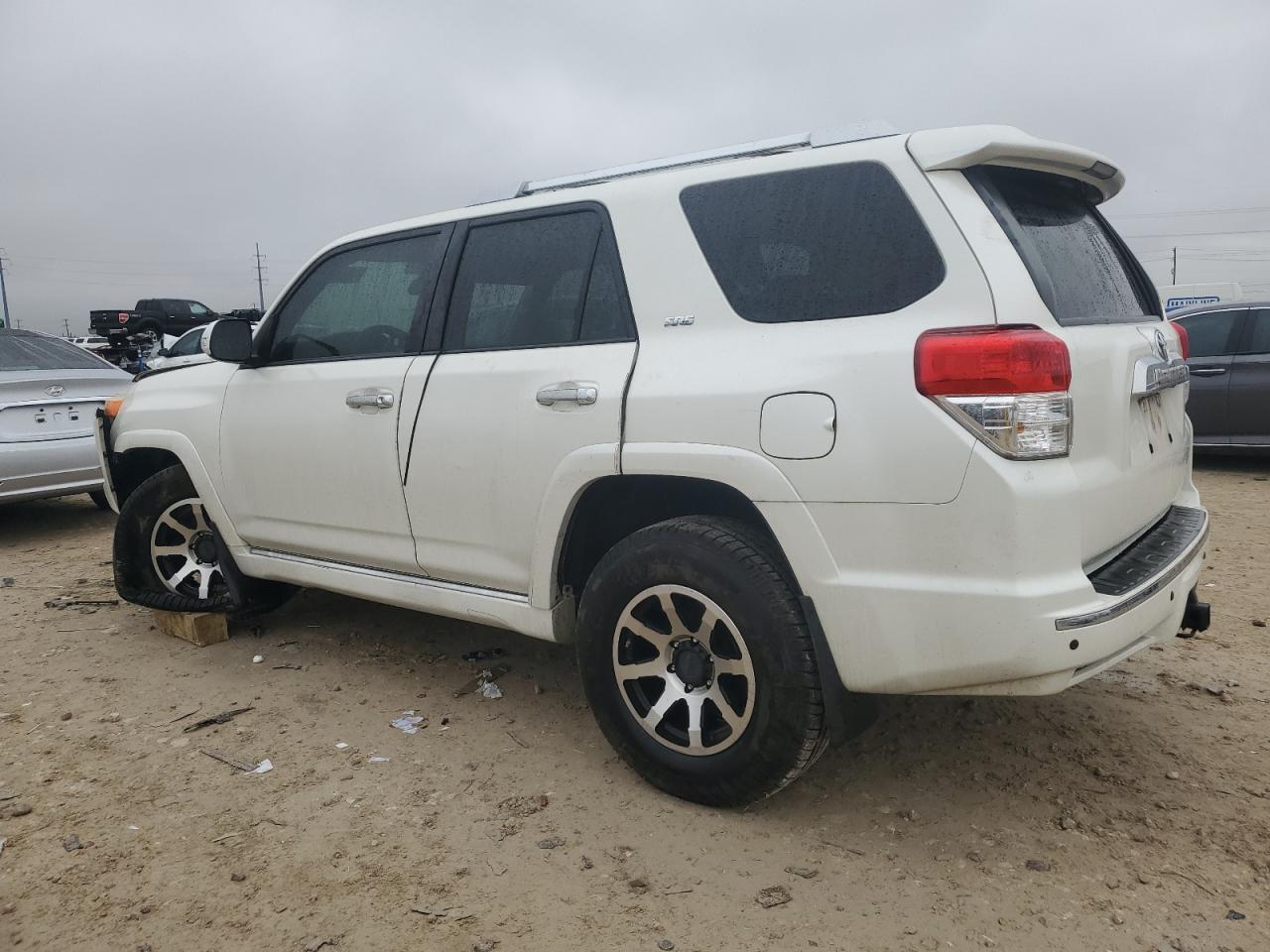 2011 TOYOTA 4RUNNER SR - Image 2