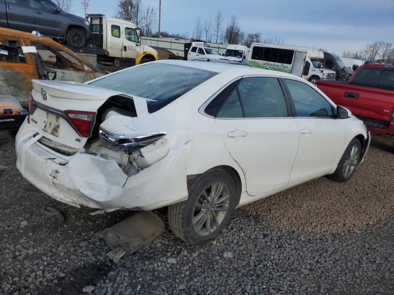 2016 TOYOTA CAMRY LE - Фото 3