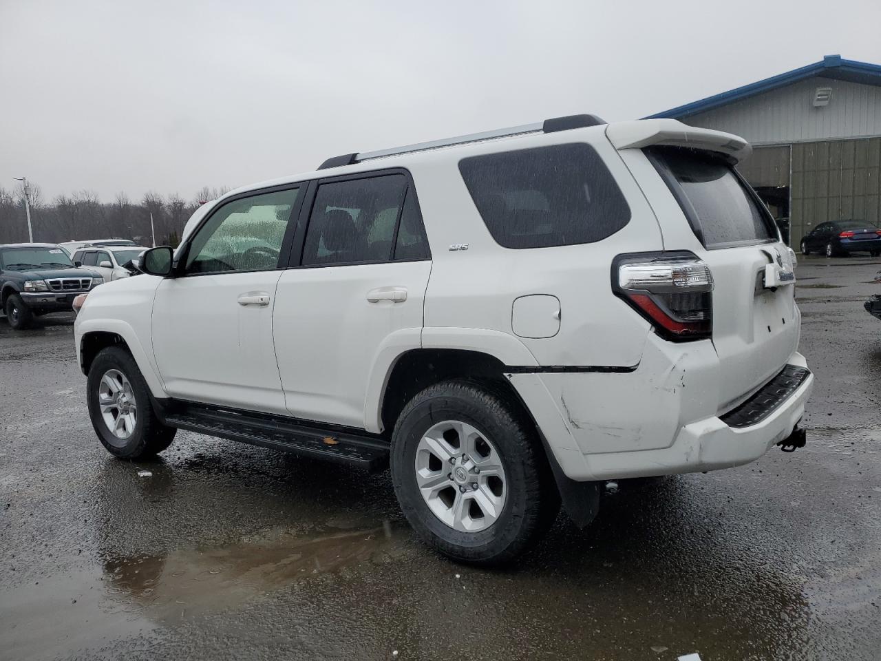 2022 TOYOTA 4RUNNER SR - Image 2