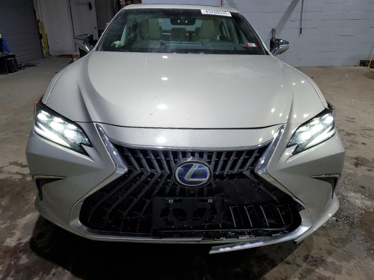 2022 LEXUS ES 300H BA - Image 5