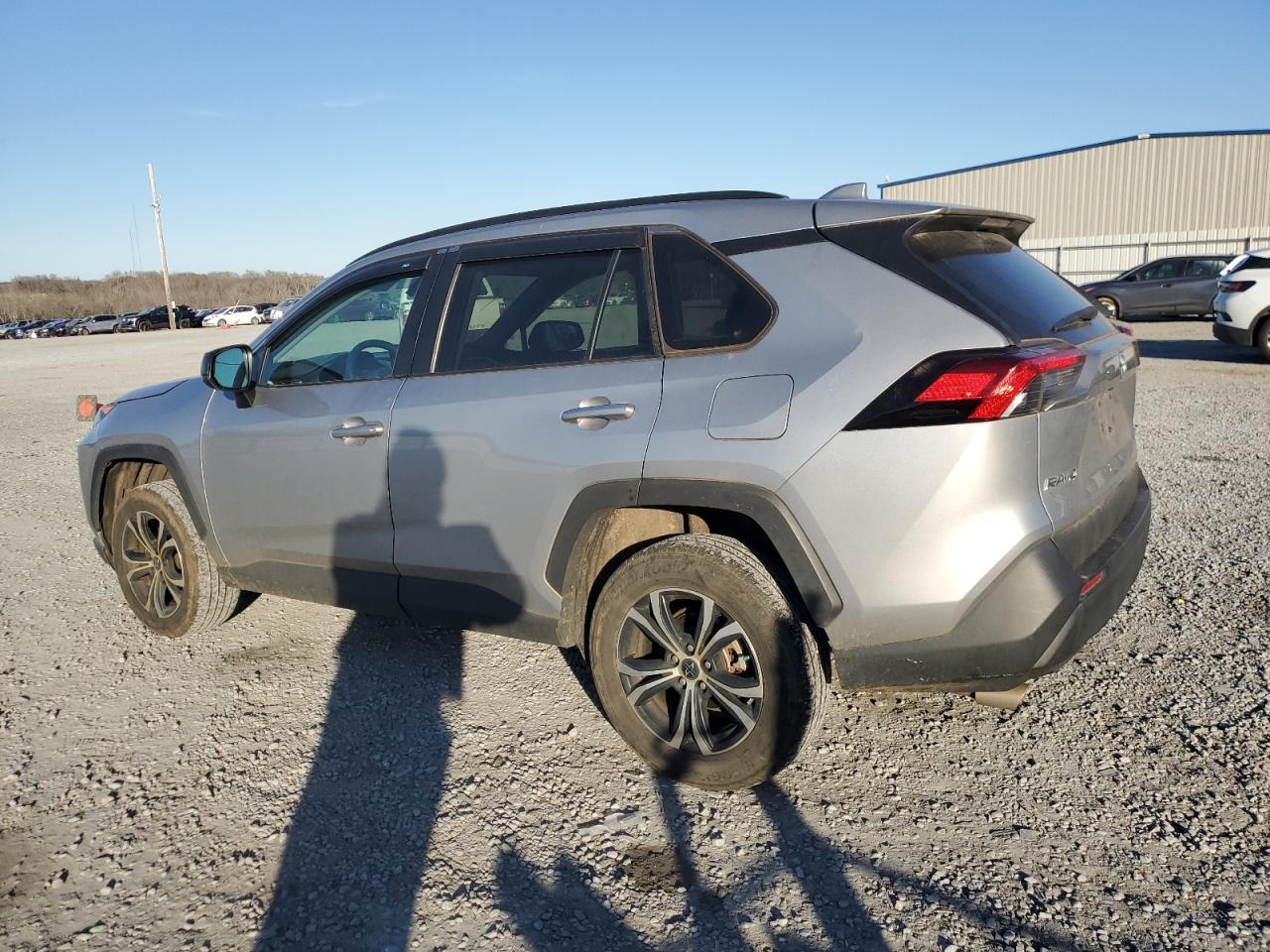 2021 TOYOTA RAV4 LE - Фото 2
