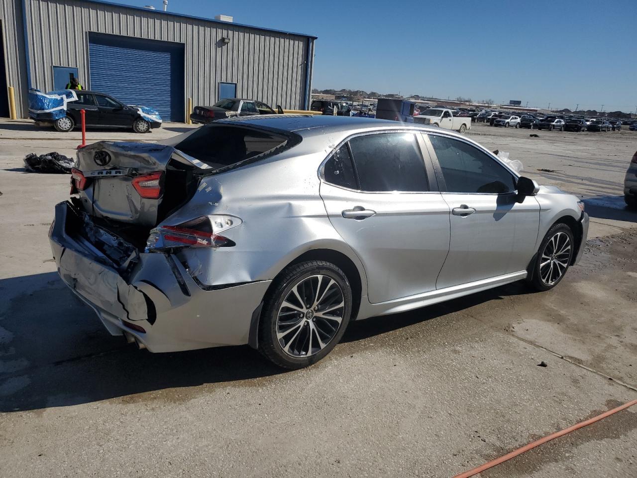 2018 TOYOTA CAMRY L - Фото 3