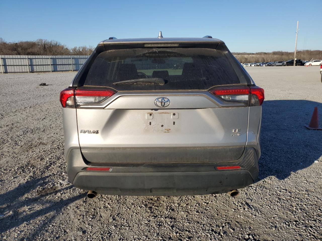 2021 TOYOTA RAV4 LE - Фото 6