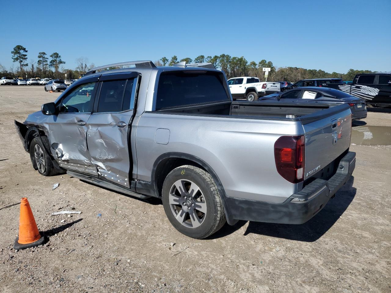 2017 HONDA RIDGELINE - Image 2
