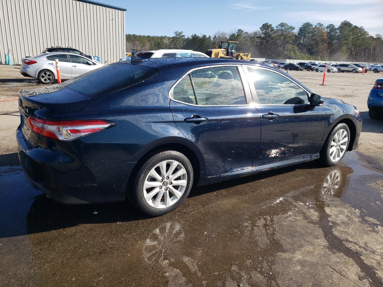 2019 TOYOTA CAMRY LE A - Фото 3