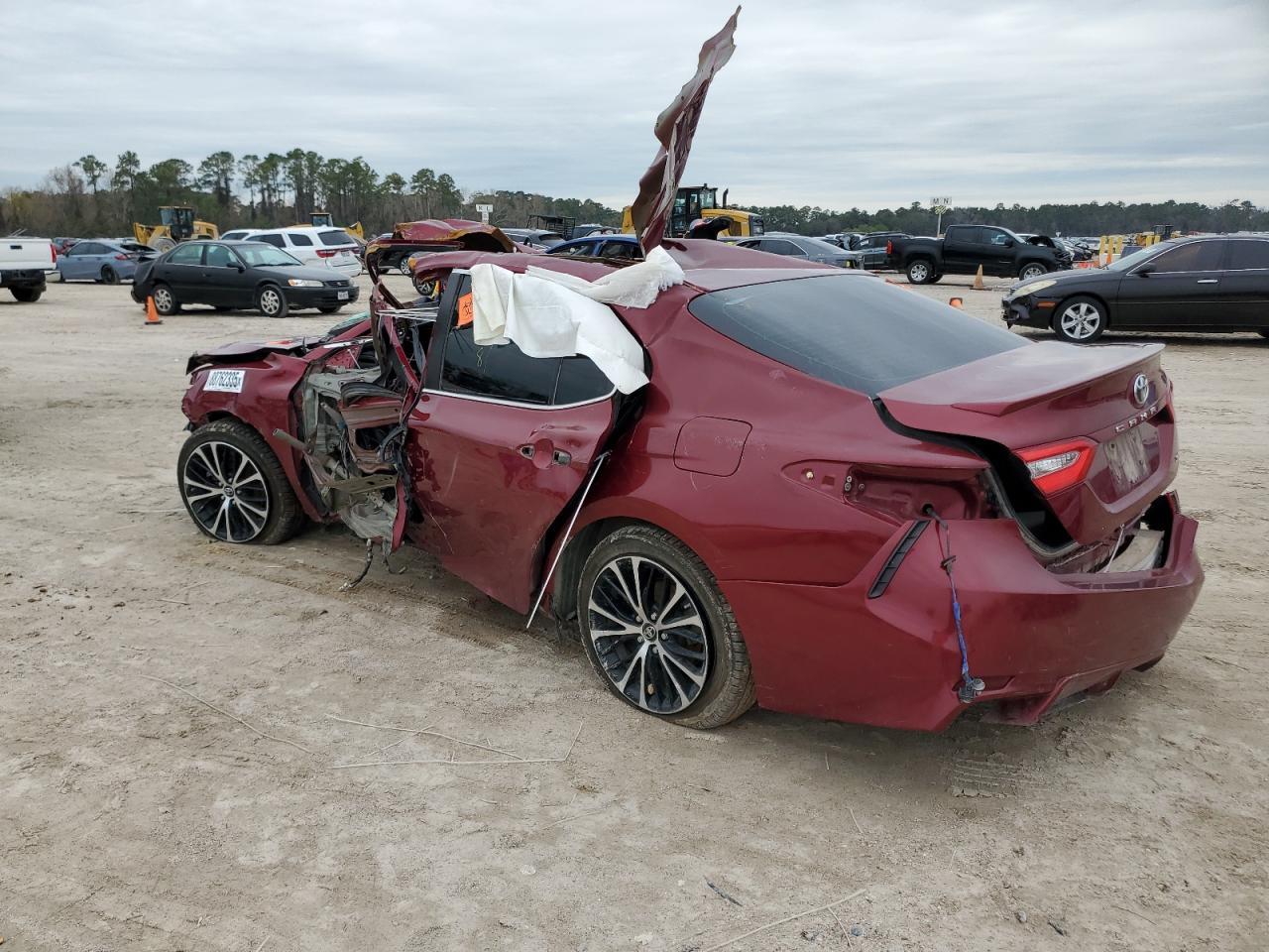 2018 TOYOTA CAMRY L - Фото 2