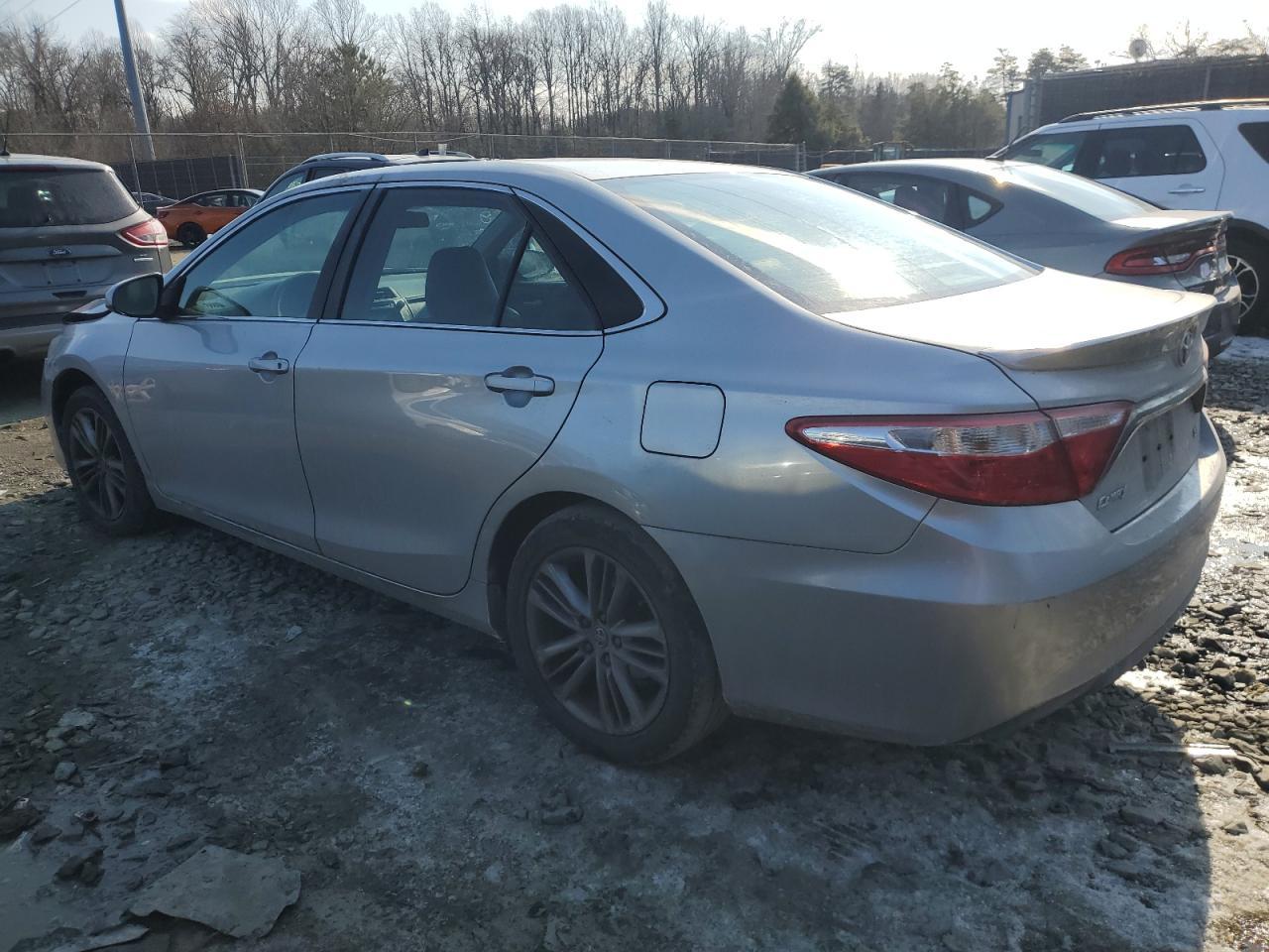 2015 TOYOTA CAMRY LE - Фото 2