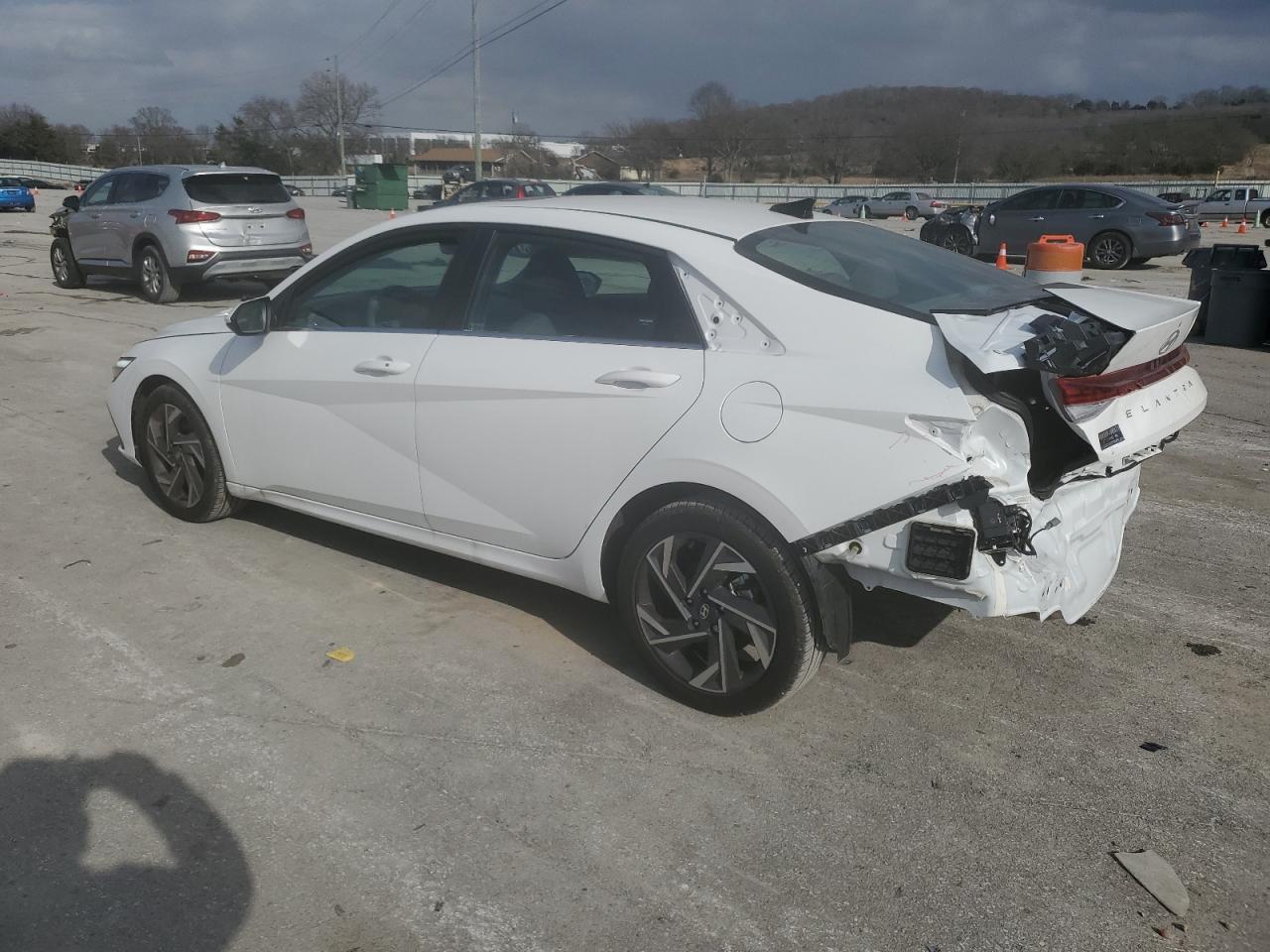 2024 HYUNDAI ELANTRA SE - Фото 2