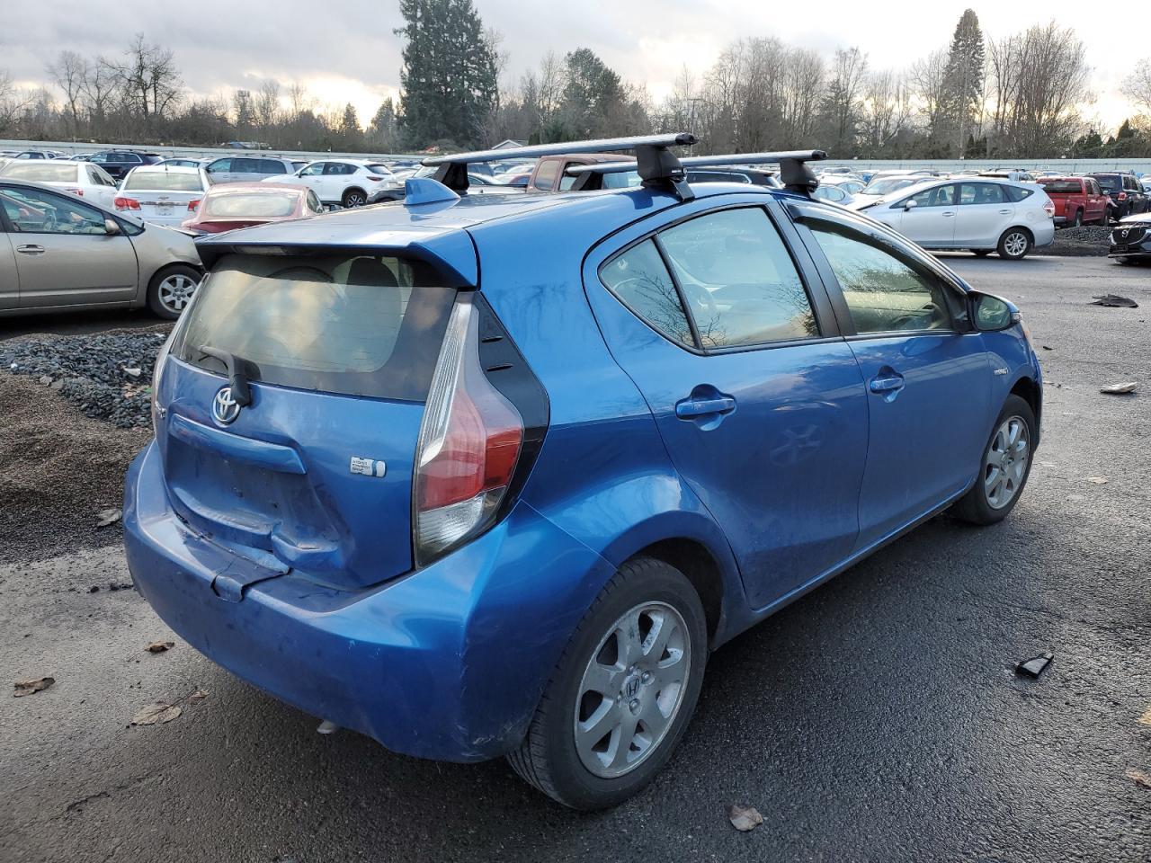 2015 TOYOTA PRIUS C - Image 3