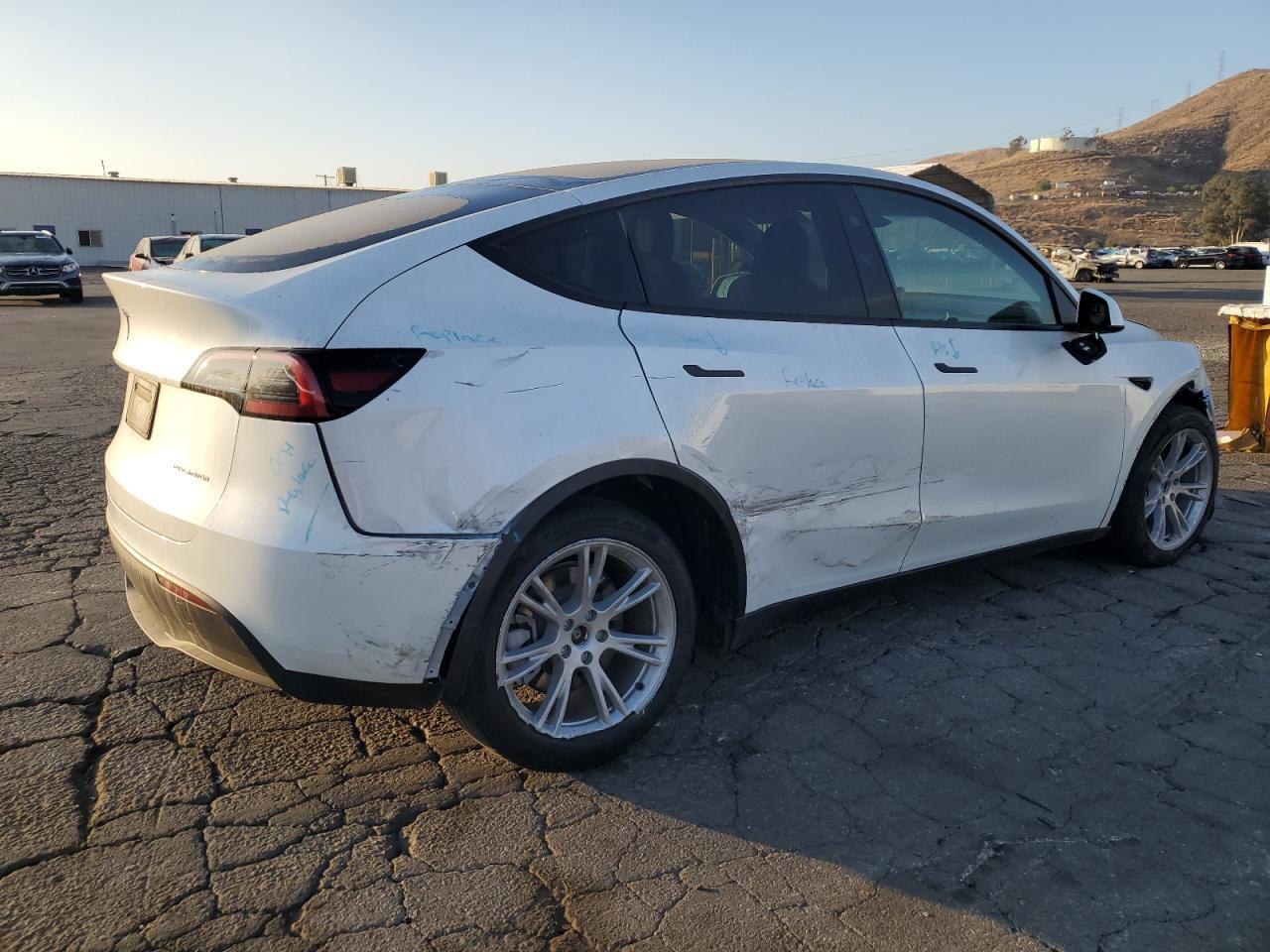2023 TESLA MODEL Y - Фото 3