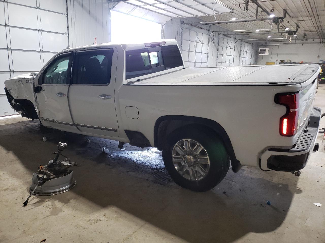 2024 CHEVROLET SILVERADO - Image 2