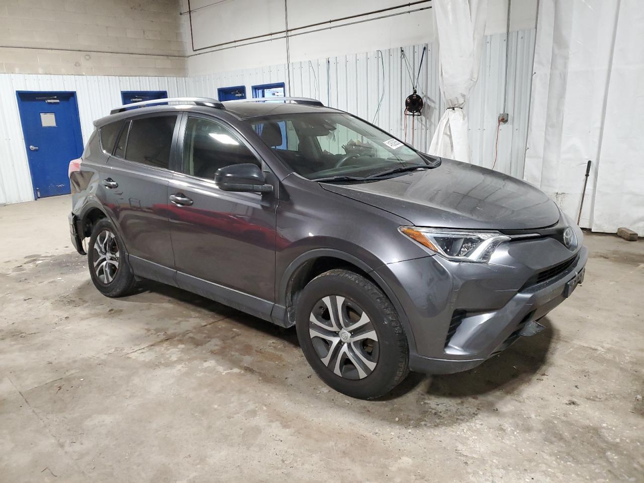 2017 TOYOTA RAV4 LE - Фото 4