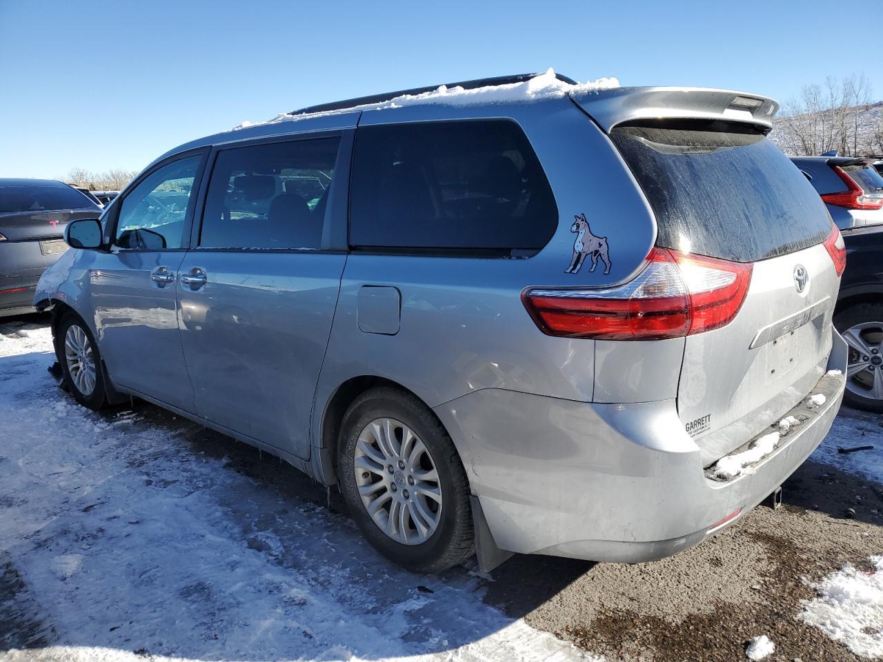 2015 TOYOTA SIENNA XLE - Фото 2