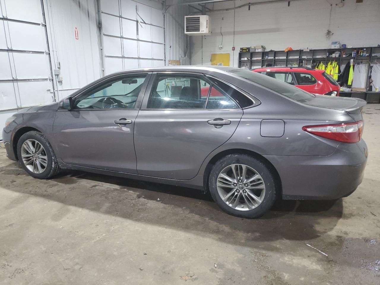 2015 TOYOTA CAMRY LE - Фото 2