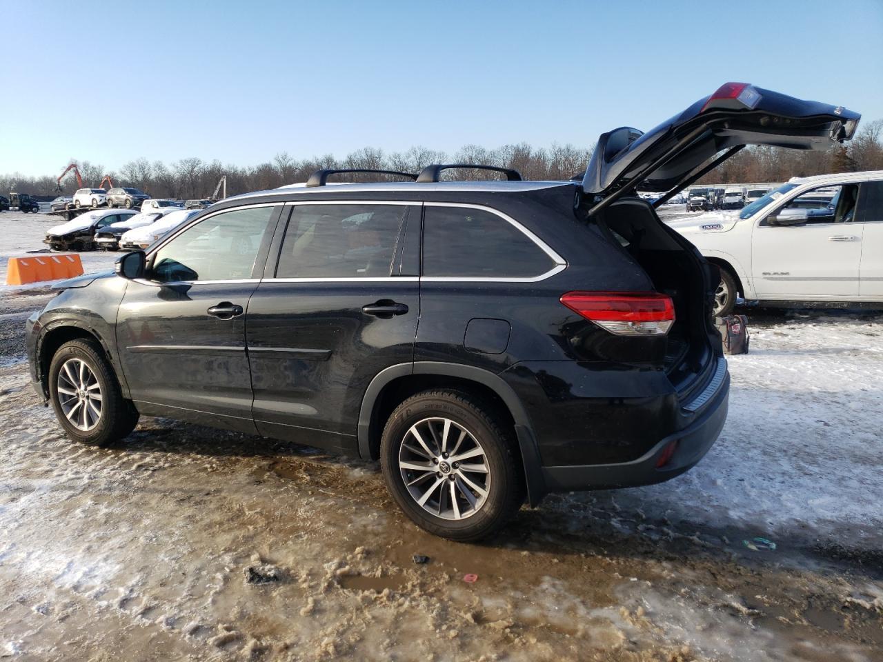 2018 TOYOTA HIGHLANDER - Image 2