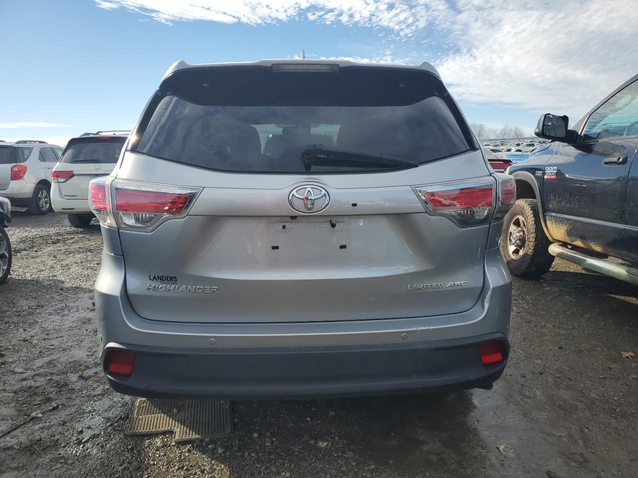 2015 TOYOTA HIGHLANDER - Image 6