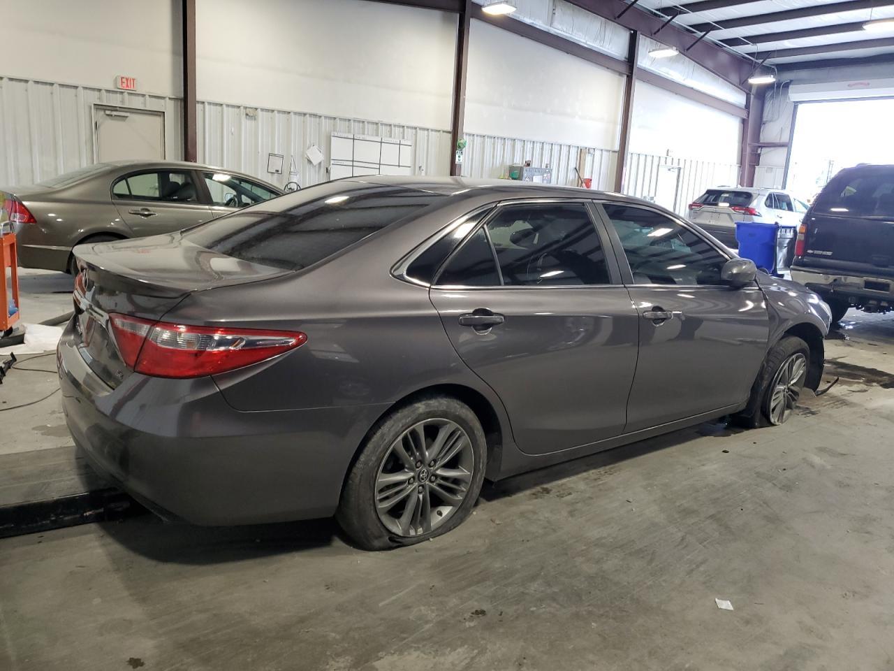 2016 TOYOTA CAMRY LE - Фото 3