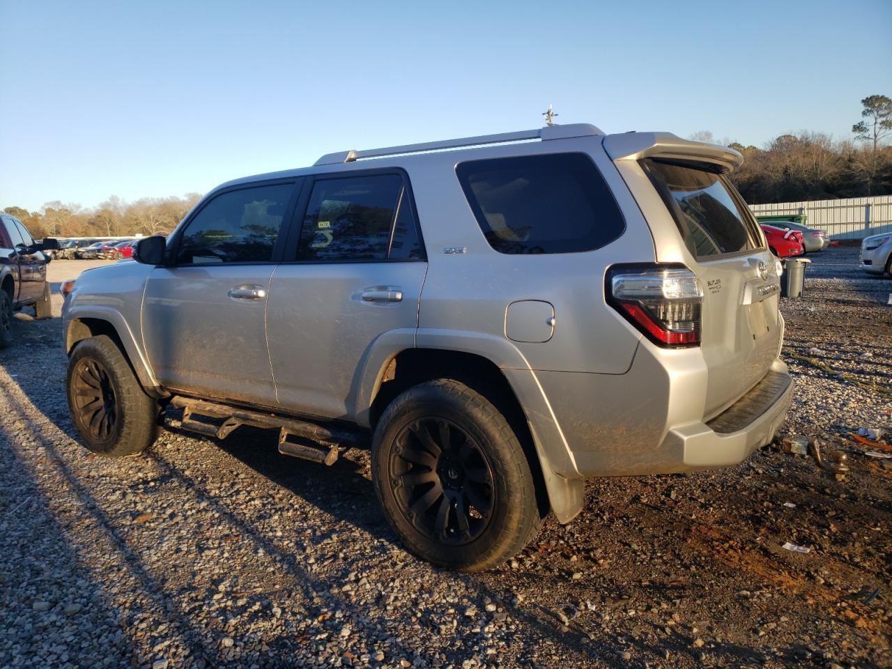 2017 TOYOTA 4RUNNER SR - Фото 2