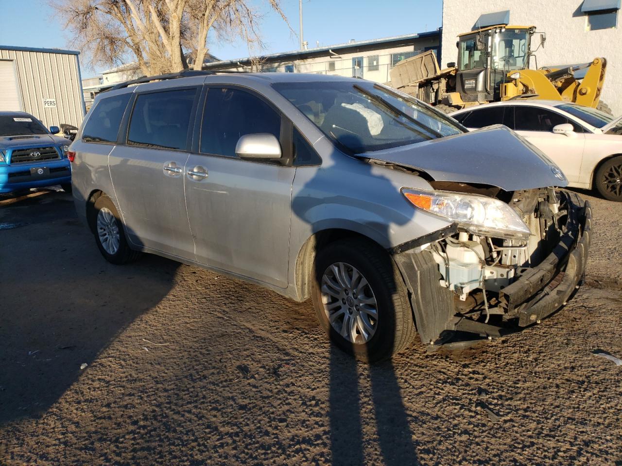 2015 TOYOTA SIENNA XLE - Фото 4